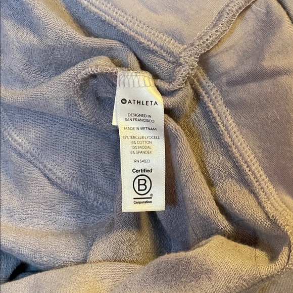 EUC! Athleta Pinnacle Hoodie Soft Dusty Lilac Tulip Cross Over  Hem Thumbholes M - Picture 7 of 7